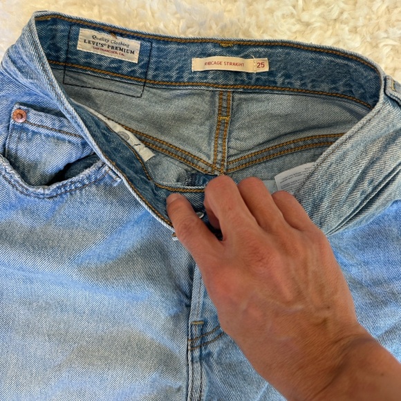 Levi’s Ribcage Straight Leg - Picture 3 of 5